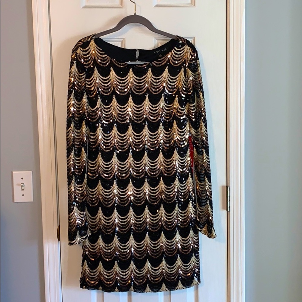 Elegant Black and Gold Sequin Dress